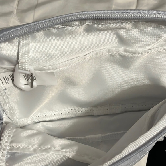 Under Armour Crossbody / Belt Bag Black or Gray - Picture 5 of 13